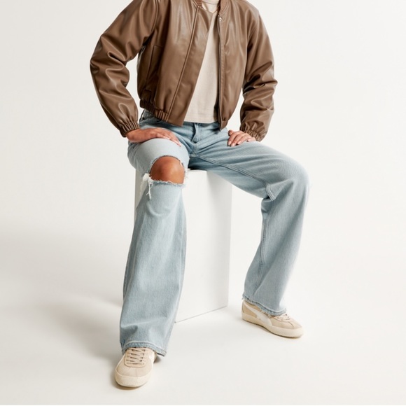 Abercrombie & Fitch The ‘90s Baggy Low Rise Jean Light Destroy Wash Size 26 - Picture 2 of 11